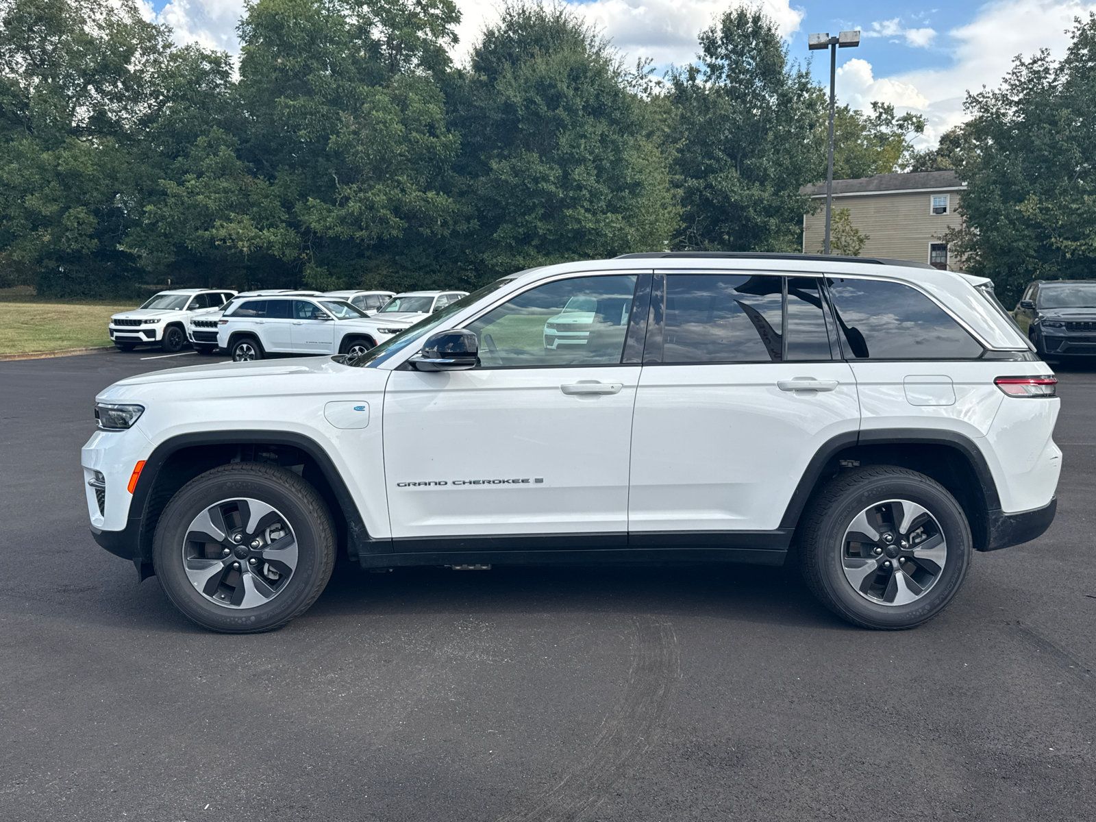 Used 2024 Jeep Grand Cherokee Limited 4xe AWD/4WD image 8