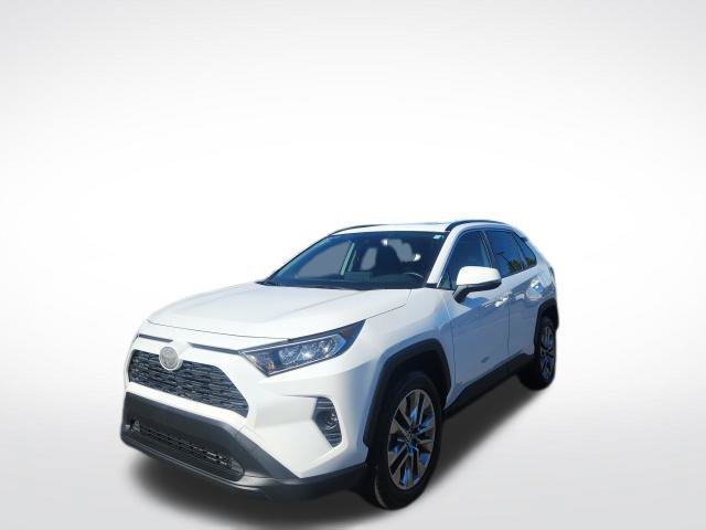 Used 2020 Toyota RAV4 XLE Premium FWD image 4