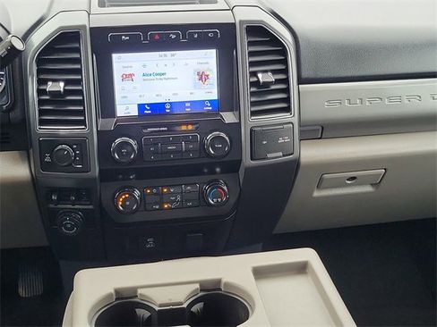 Certified 2022 Ford F350 XLT w/ Black Appearance Package image 30