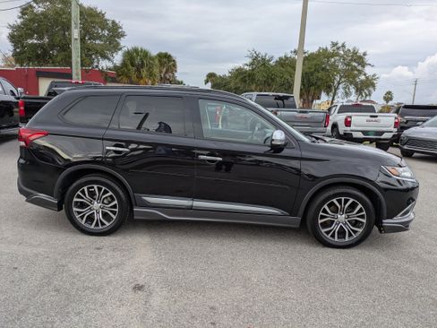 Used 2016 Mitsubishi Outlander SE image 3