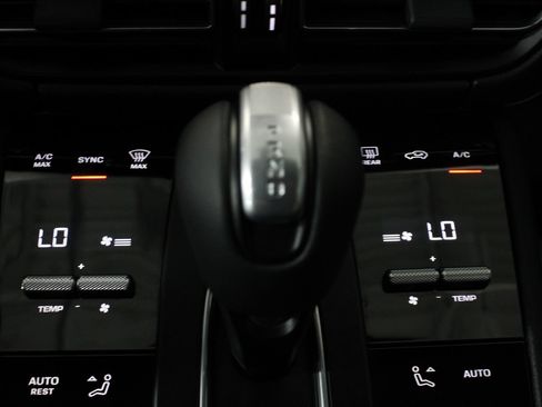 Certified 2026 Porsche Macan AWD/4WD image 30