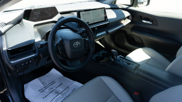 Used 2025 Toyota Prius XLE FWD image 11