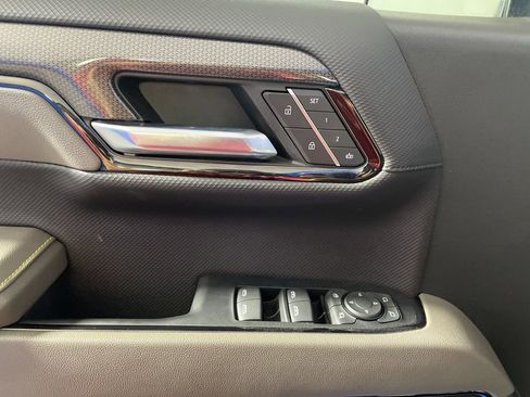 Used 2023 Chevrolet Silverado 1500 ZR2 w/ Technology Package image 9