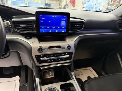Used 2020 Ford Explorer XLT w/ Equipment Group 202A image 13