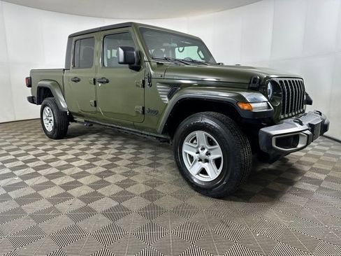 Used 2022 Jeep Gladiator Sport image 2