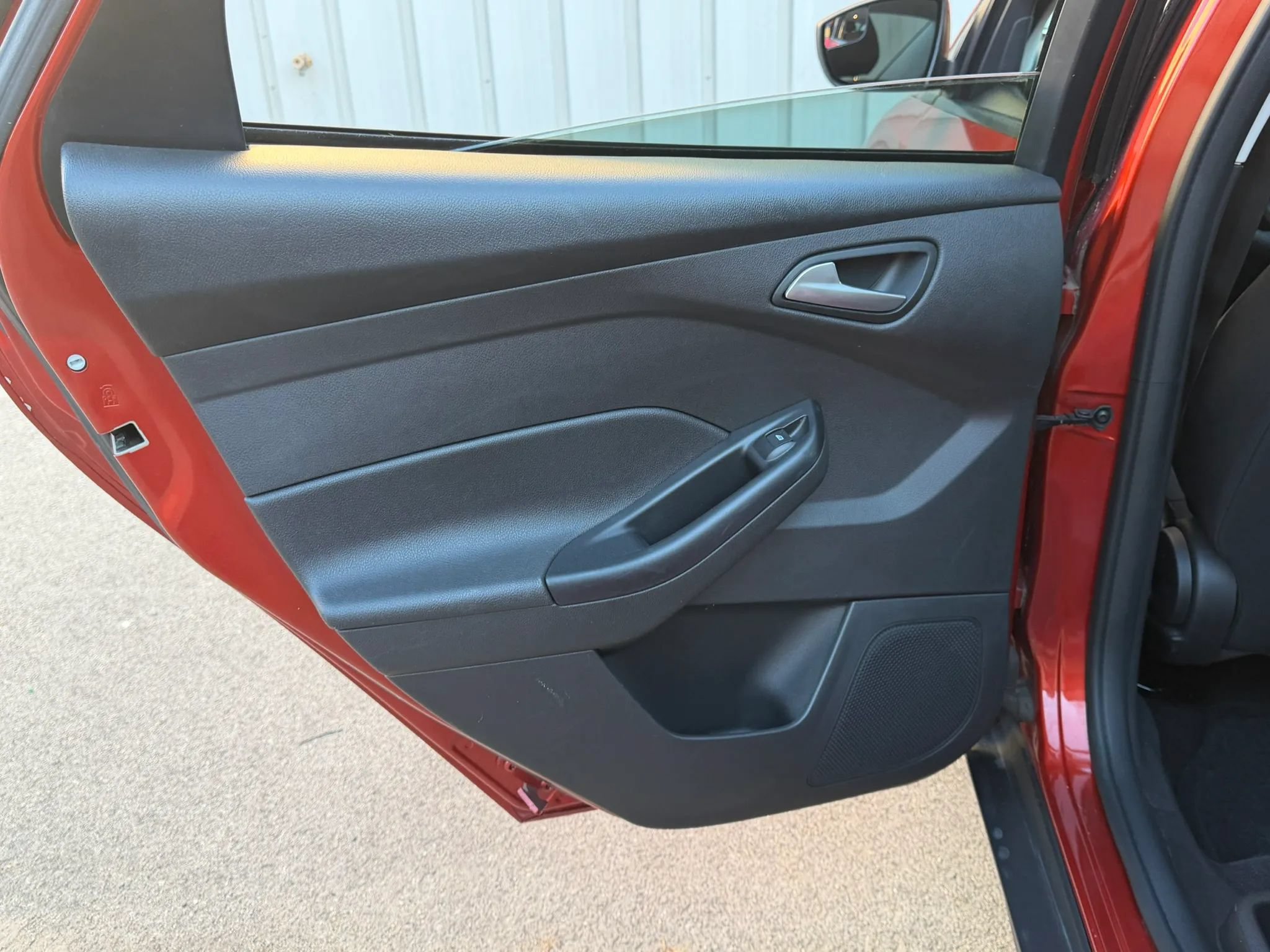 Used 2018 Ford Focus SE FWD image 17