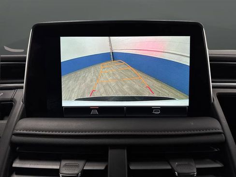 Used 2024 GMC Yukon XL SLE image 8