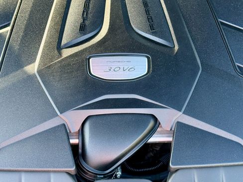 Used 2022 Porsche Cayenne Platinum Edition image 54