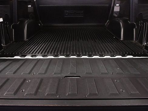 Used 2025 GMC Sierra 1500 SLT image 14