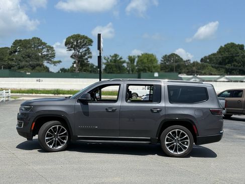 Used 2022 Jeep Wagoneer Series III w/ Flexible Seating Group RWD image 4