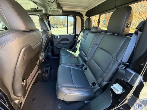 New 2026 Jeep Gladiator Sport AWD/4WD image 12