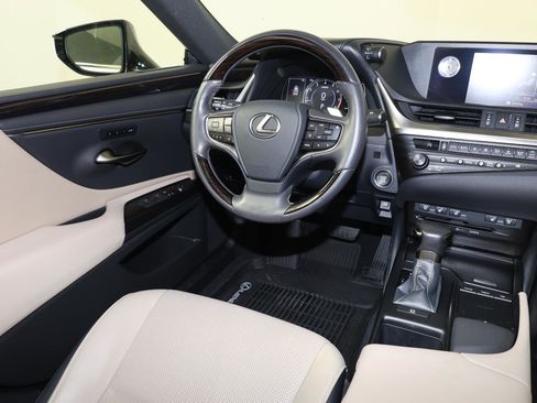 Used 2019 Lexus ES 350 w/ Premium Package image 9