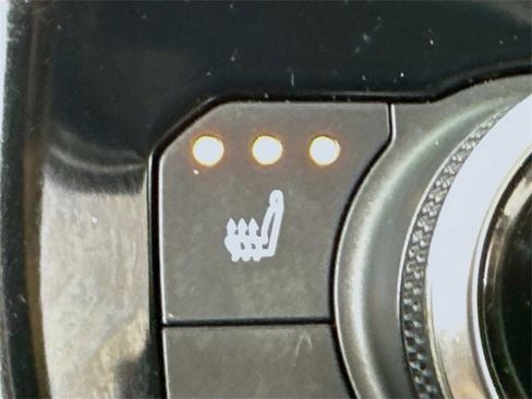 Used 2023 Toyota Highlander XLE image 16