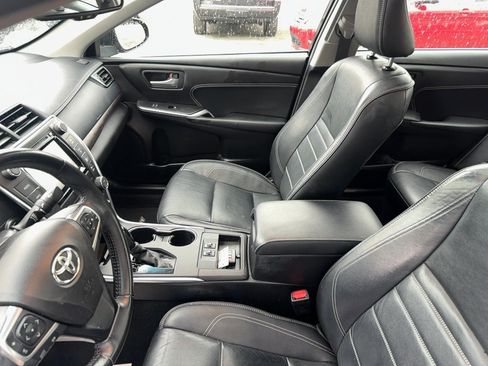 Used 2016 Toyota Camry XLE w/ Moonroof Package FWD image 11