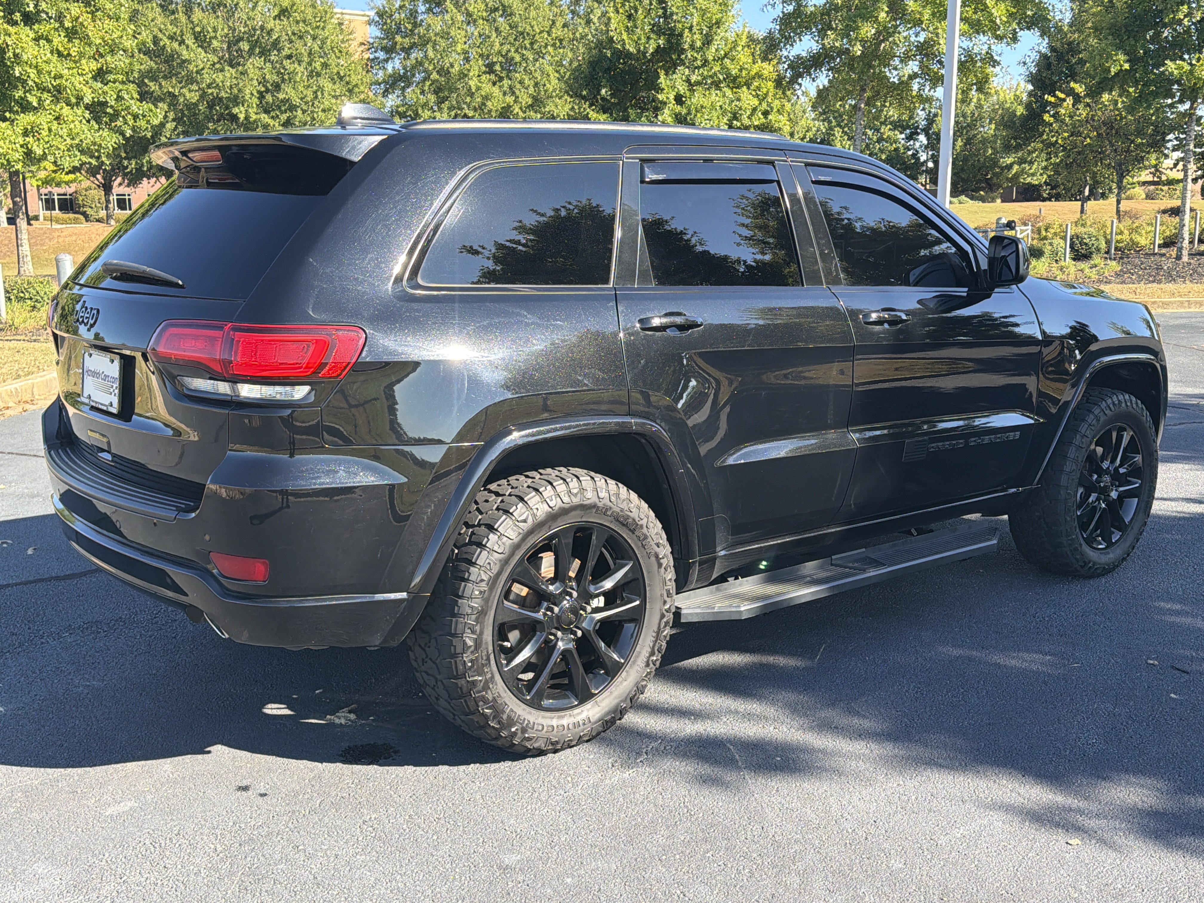 Used 2020 Jeep Grand Cherokee Altitude AWD/4WD image 9