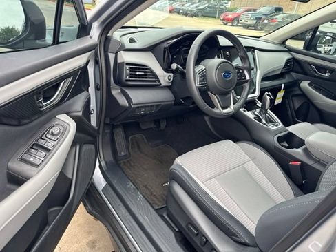 Used 2025 Subaru Outback Premium AWD/4WD image 9