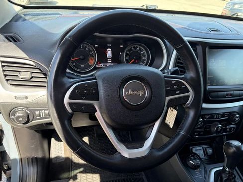 Used 2015 Jeep Cherokee Trailhawk AWD/4WD image 12