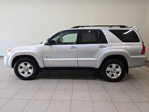 Used 2006 Toyota 4Runner SR5 AWD/4WD image 3