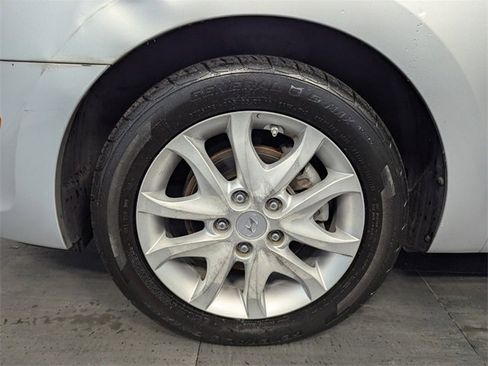 Used 2009 Hyundai Elantra image 19