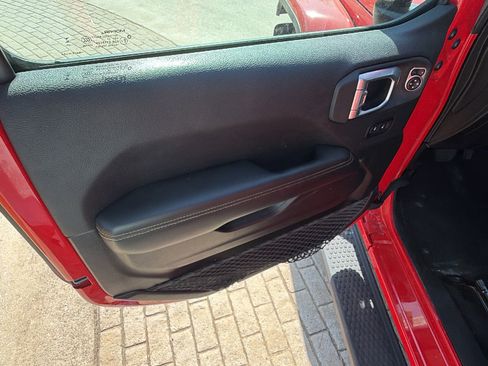 Used 2025 Jeep Wrangler Sahara w/ Dual Top Group AWD/4WD image 14