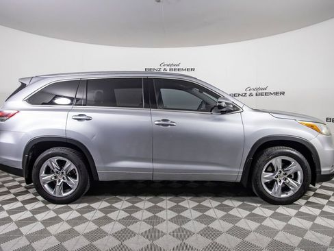 Used 2015 Toyota Highlander Limited w/ Driver Technology Package AWD/4WD image 19
