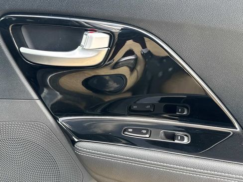 Used 2022 Kia Niro Touring Special Edition FWD image 19