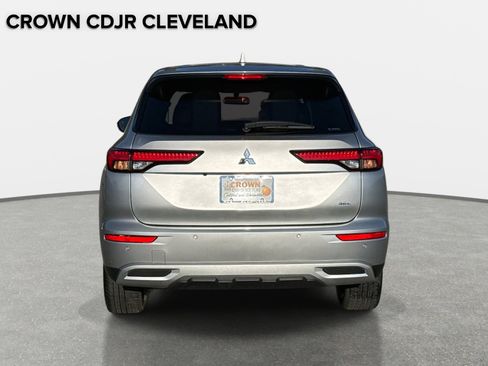 Used 2024 Mitsubishi Outlander SE image 6