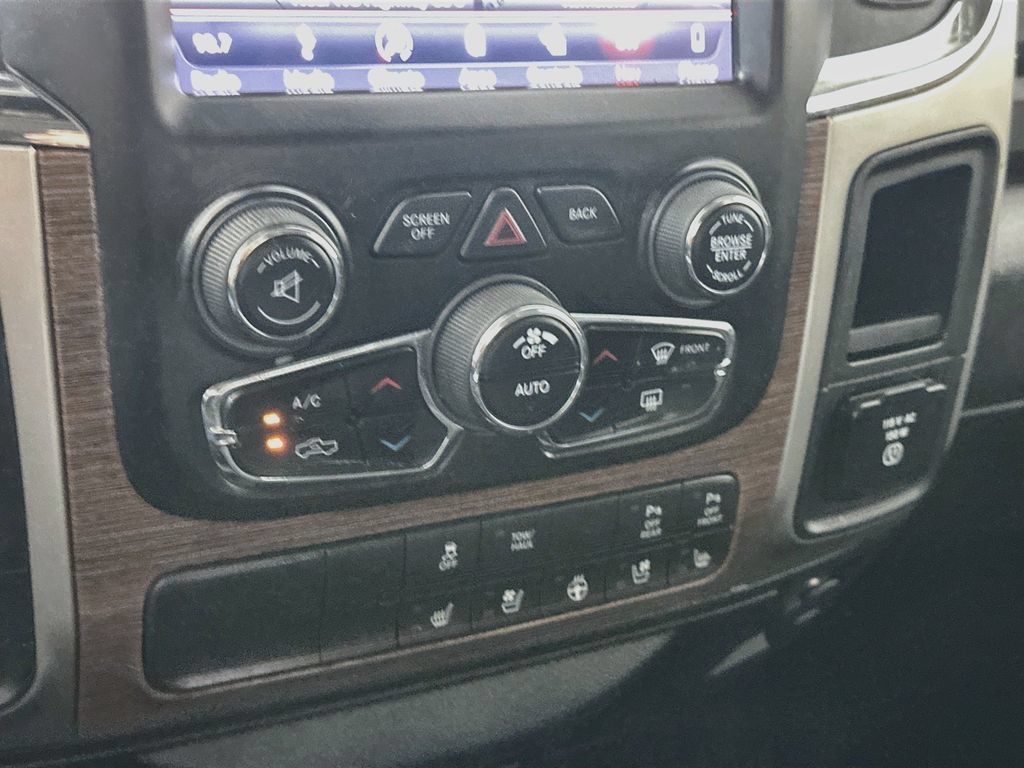 Used 2018 RAM 1500 Laramie w/ Convenience Group AWD/4WD image 18