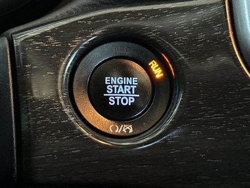 Used 2018 Jeep Grand Cherokee Altitude RWD image 24