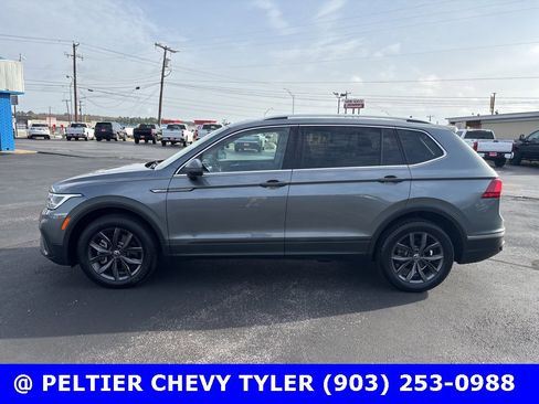 Used 2022 Volkswagen Tiguan SE w/ Panoramic Sunroof Package image 4