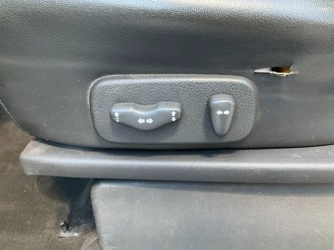 Used 2004 Nissan Titan LE w/ (OF1) LE Off-Road Pkg image 6