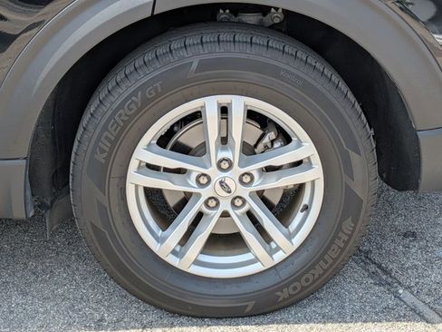 Used 2023 Ford Explorer XLT w/ Equipment Group 202A image 9