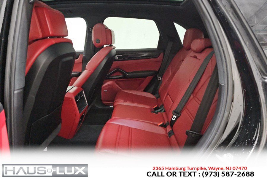 Used 2023 Porsche Cayenne AWD/4WD image 5