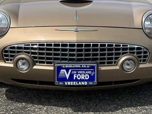 Used 2005 Ford Thunderbird image 21