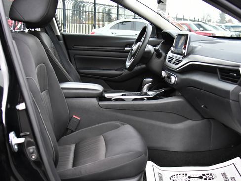 Used 2024 Nissan Altima 2.5 SV image 40