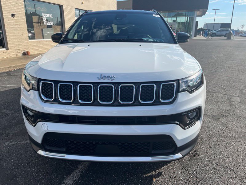 Used 2024 Jeep Compass Limited AWD/4WD image 2