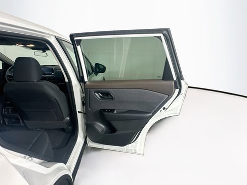 Used 2023 Nissan Rogue S FWD image 28