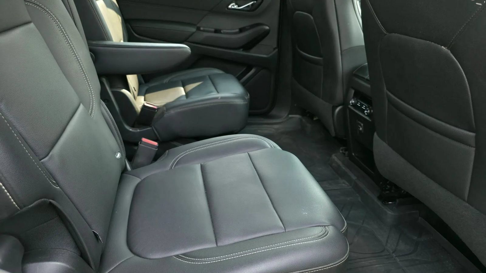Used 2022 Chevrolet Traverse LT AWD/4WD image 13
