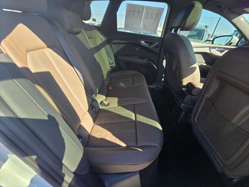 Used 2024 Audi Q4 e-tron Prestige image 15