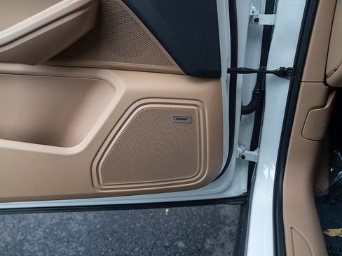 Certified 2025 Porsche Macan image 19