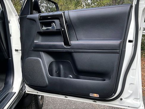 Used 2022 Toyota 4Runner TRD Off-Road Premium image 24