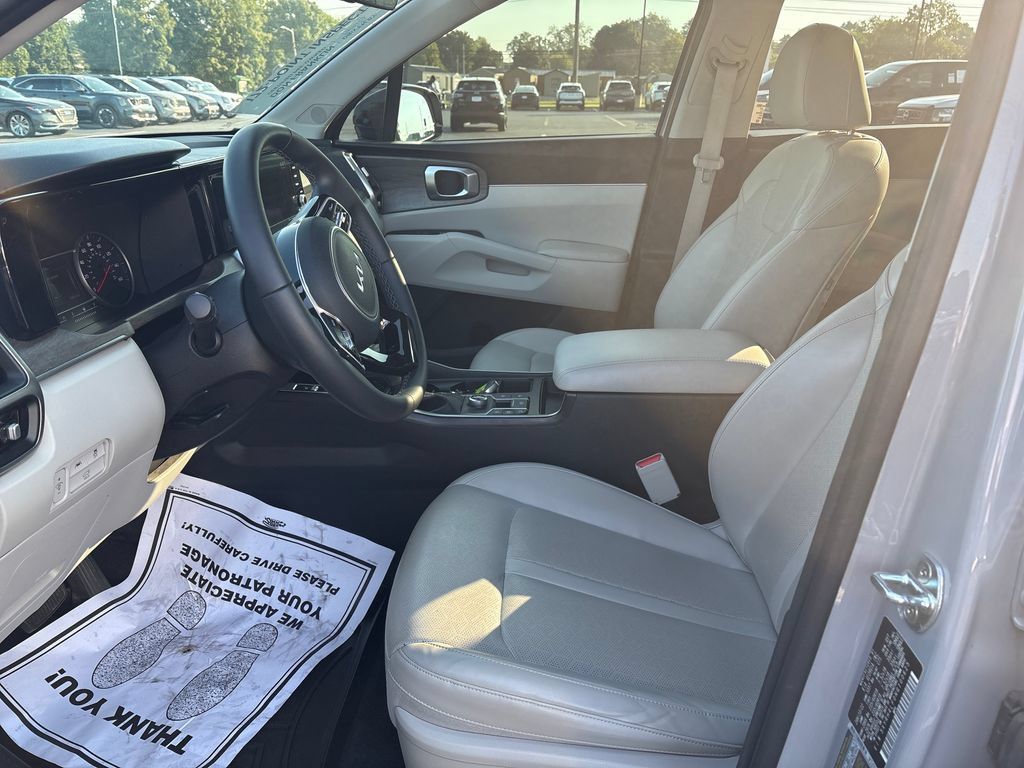 Used 2022 Kia Sorento EX w/ Panoramic Sunroof Package FWD image 14