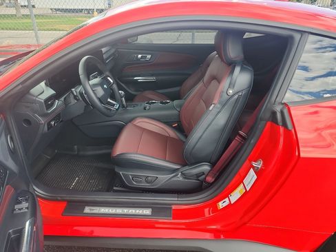 Used 2025 Ford Mustang GT Premium RWD image 4