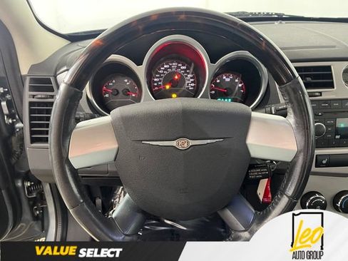 Used 2010 Chrysler Sebring Touring w/ Hands-Free Convenience Group FWD image 15