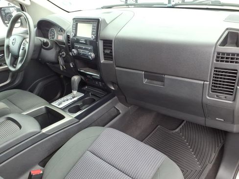 Used 2015 Nissan Titan SV w/ SV Value Truck Package AWD/4WD image 11