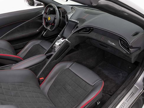 Certified 2025 Ferrari Roma Base image 34