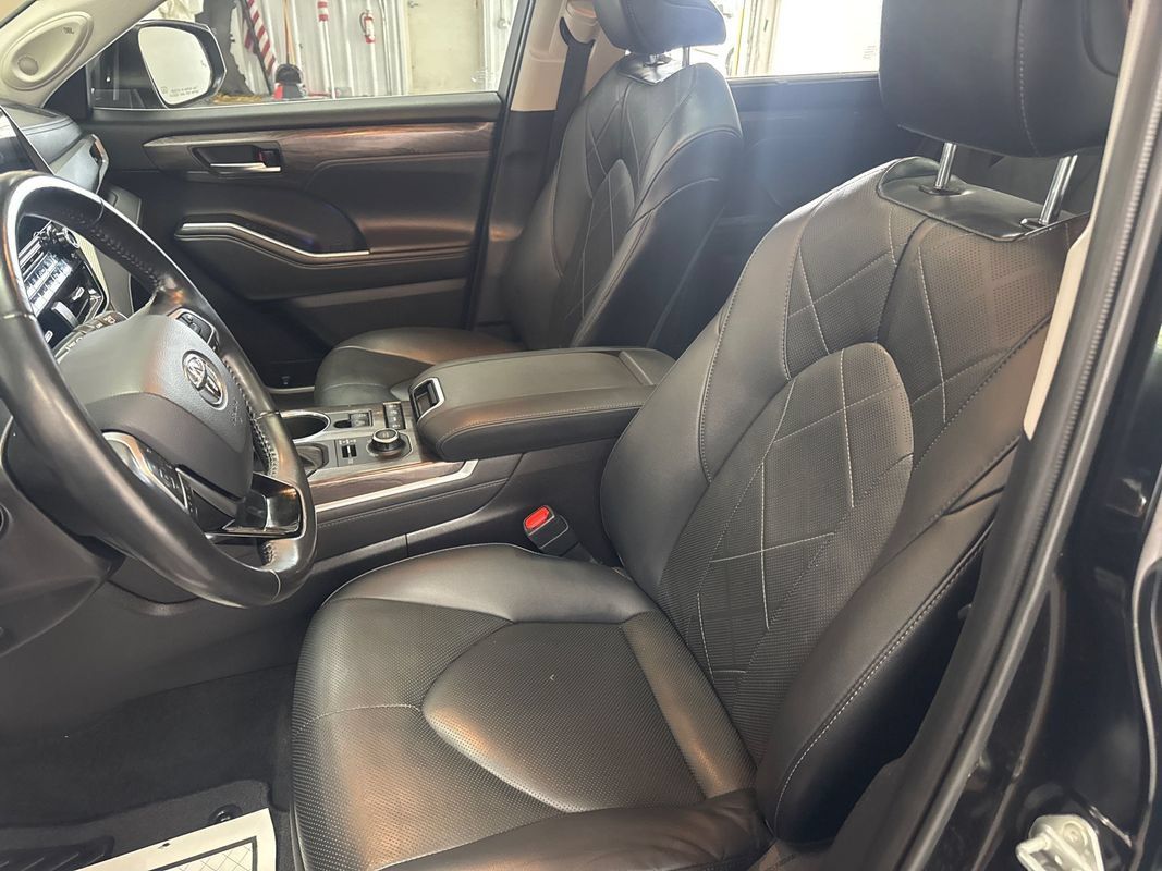 Used 2021 Toyota Highlander Platinum AWD/4WD image 9