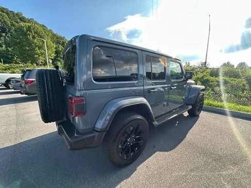 Used 2025 Jeep Wrangler Unlimited Sahara AWD/4WD image 19