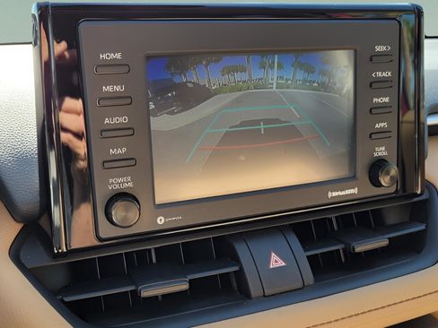 Certified 2022 Toyota RAV4 LE image 26