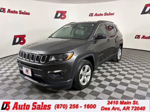 Used 2019 Jeep Compass Latitude FWD image 1